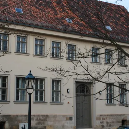 Im Palais Salfeldt Und Der Goldstrasse *
